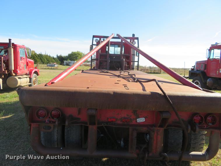 image for item DF9810 1979 International Paystar 5000 oilfield rig up truck