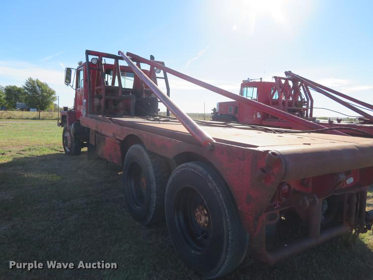 image for item DF9810 1979 International Paystar 5000 oilfield rig up truck