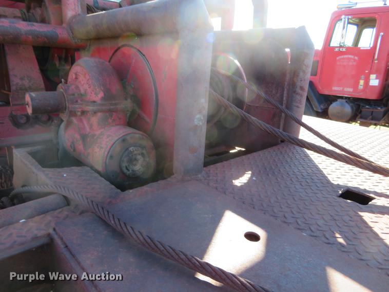 image for item DF9810 1979 International Paystar 5000 oilfield rig up truck