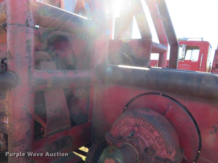 image for item DF9810 1979 International Paystar 5000 oilfield rig up truck