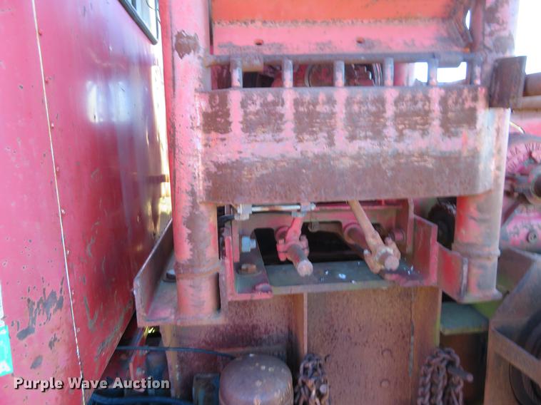 image for item DF9810 1979 International Paystar 5000 oilfield rig up truck