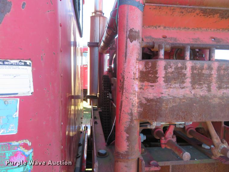 image for item DF9810 1979 International Paystar 5000 oilfield rig up truck