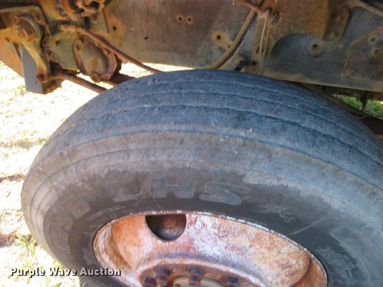 image for item DF9810 1979 International Paystar 5000 oilfield rig up truck