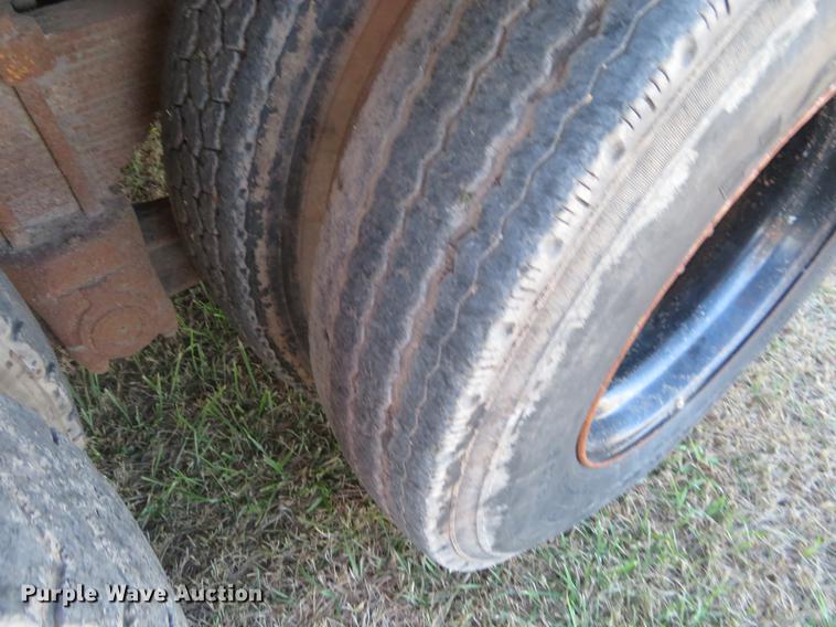 image for item DF9810 1979 International Paystar 5000 oilfield rig up truck