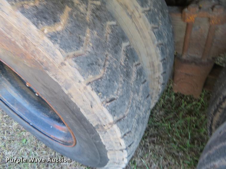 image for item DF9810 1979 International Paystar 5000 oilfield rig up truck