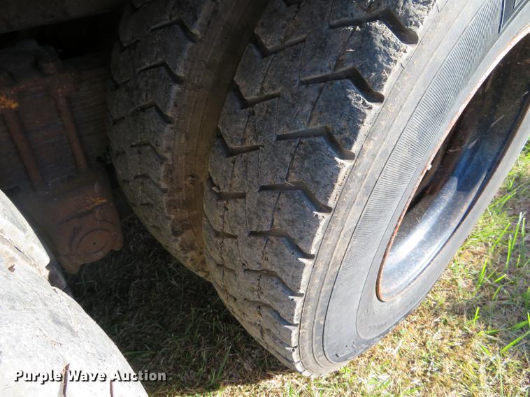 image for item DF9810 1979 International Paystar 5000 oilfield rig up truck