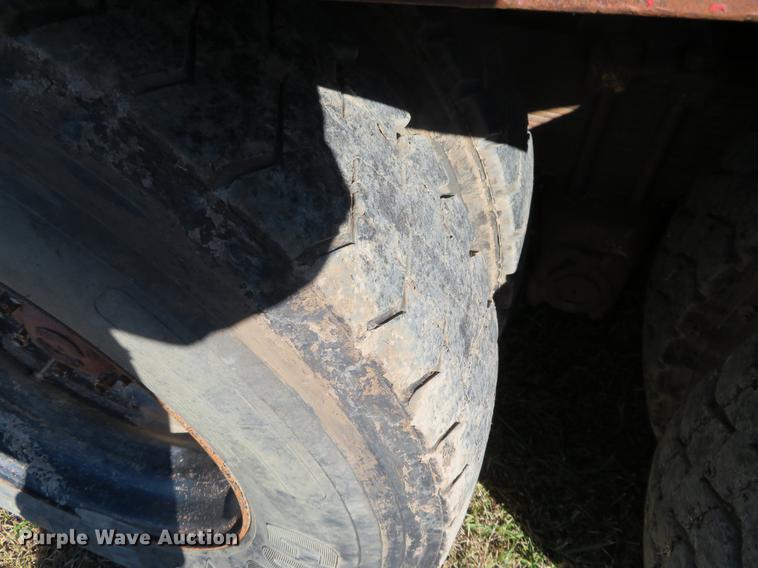 image for item DF9810 1979 International Paystar 5000 oilfield rig up truck