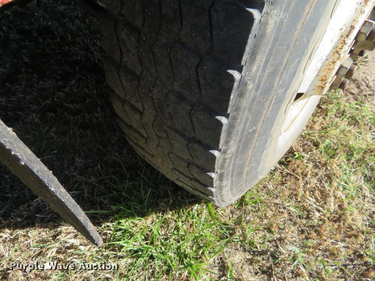 image for item DF9810 1979 International Paystar 5000 oilfield rig up truck