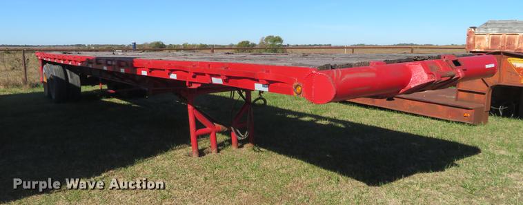 image for item DF9816 1973 Fruehauf flatbed trailer