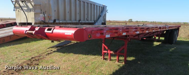 image for item DF9816 1973 Fruehauf flatbed trailer