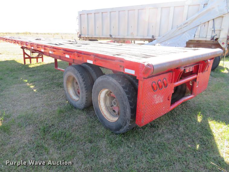 image for item DF9816 1973 Fruehauf flatbed trailer