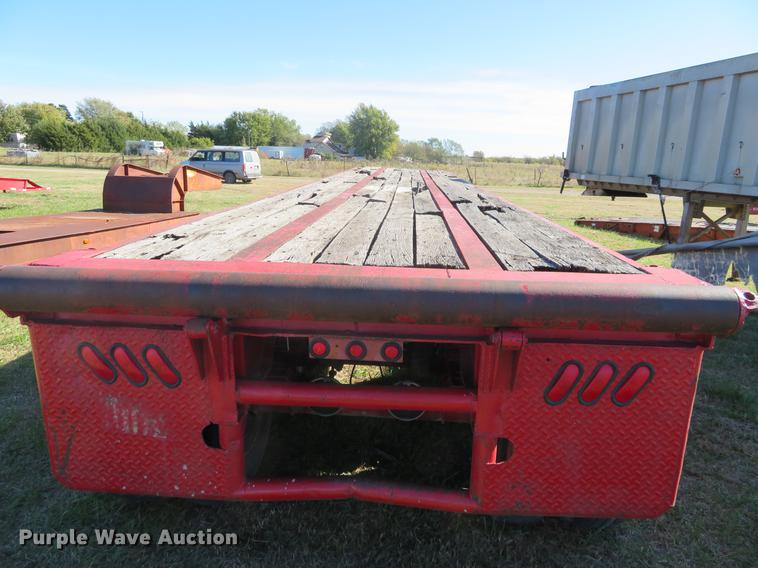 image for item DF9816 1973 Fruehauf flatbed trailer