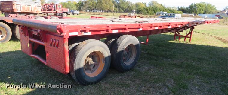 image for item DF9816 1973 Fruehauf flatbed trailer