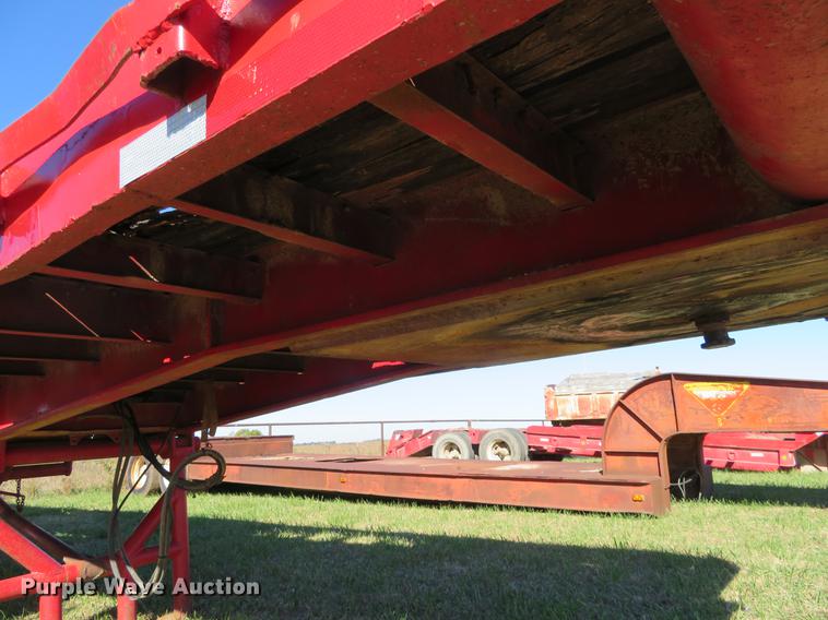 image for item DF9816 1973 Fruehauf flatbed trailer