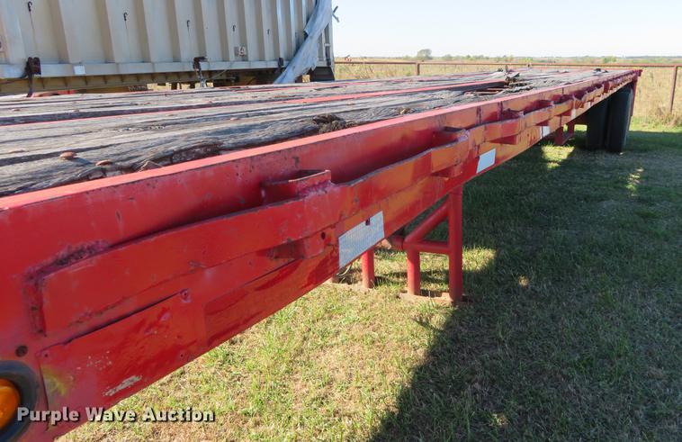 image for item DF9816 1973 Fruehauf flatbed trailer