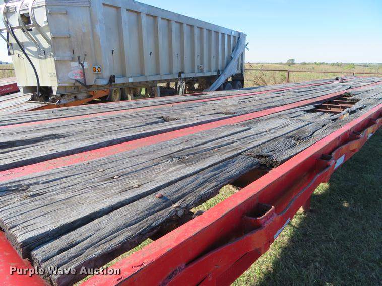 image for item DF9816 1973 Fruehauf flatbed trailer