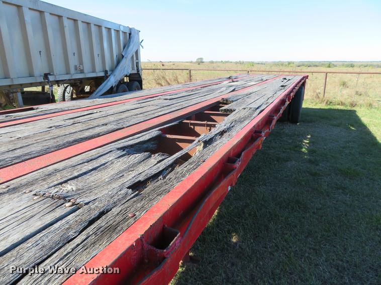 image for item DF9816 1973 Fruehauf flatbed trailer
