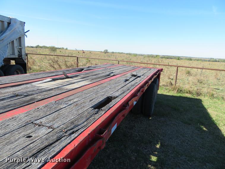 image for item DF9816 1973 Fruehauf flatbed trailer