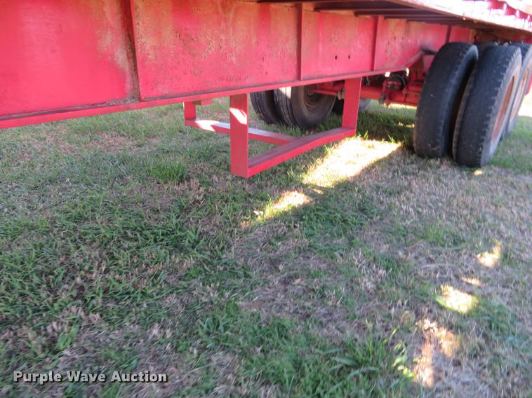 image for item DF9816 1973 Fruehauf flatbed trailer