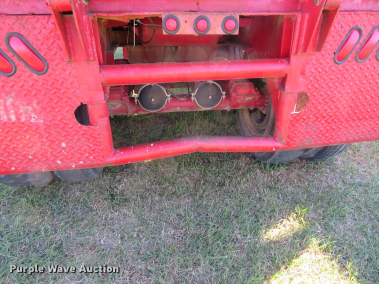 image for item DF9816 1973 Fruehauf flatbed trailer