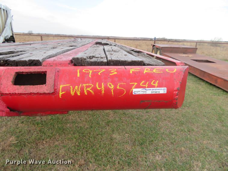 image for item DF9816 1973 Fruehauf flatbed trailer