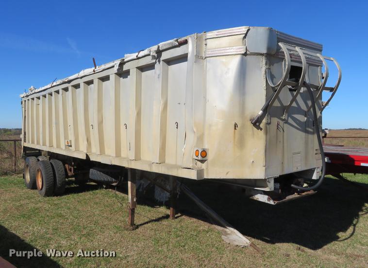 image for item DF9817 1983 Dorsey end dump trailer