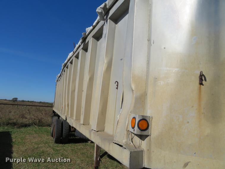 image for item DF9817 1983 Dorsey end dump trailer