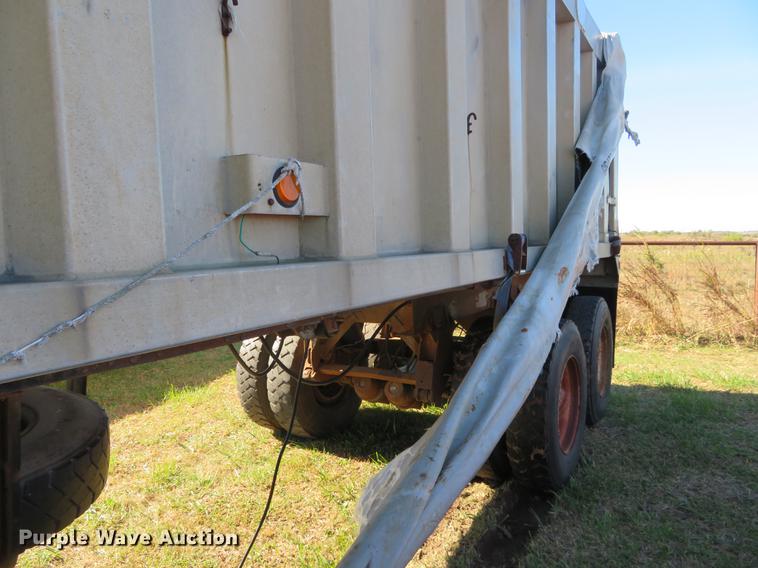 image for item DF9817 1983 Dorsey end dump trailer
