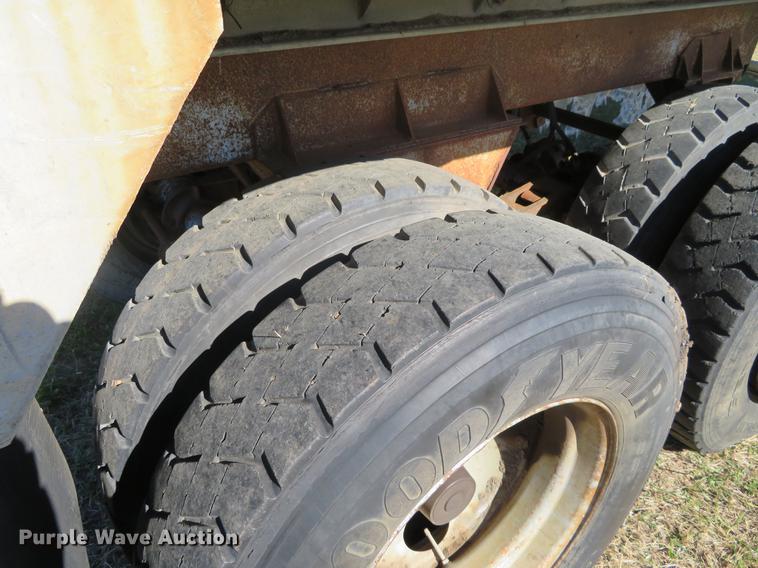 image for item DF9817 1983 Dorsey end dump trailer