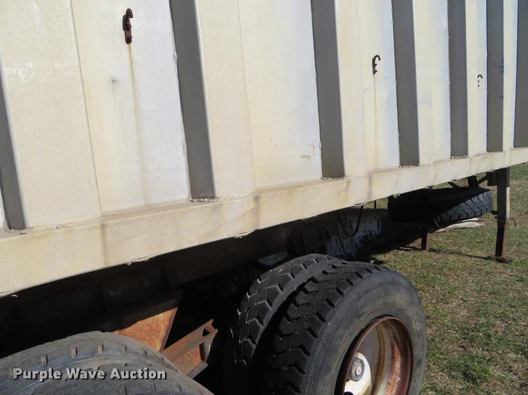 image for item DF9817 1983 Dorsey end dump trailer