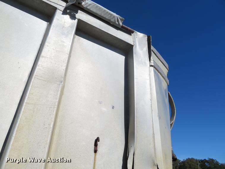 image for item DF9817 1983 Dorsey end dump trailer