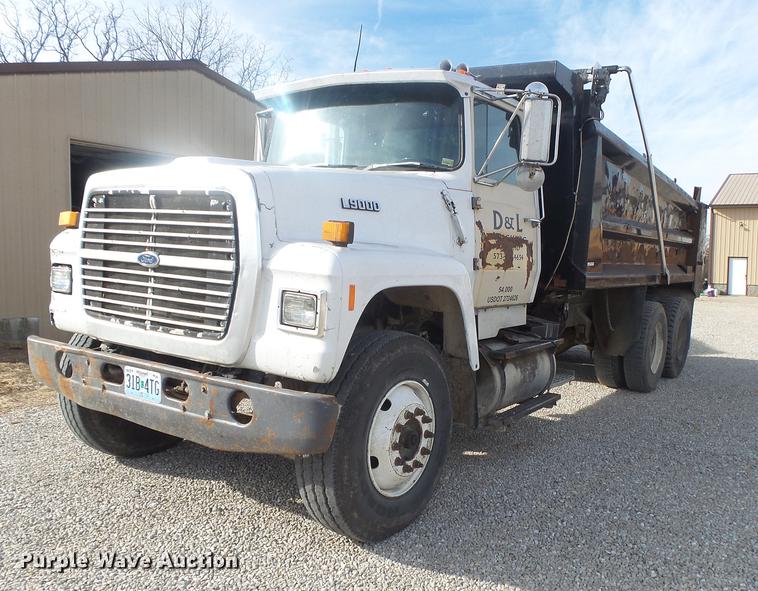 image for item DS9602 1993 Ford L9000 dump truck
