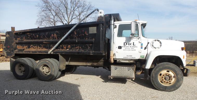 image for item DS9602 1993 Ford L9000 dump truck