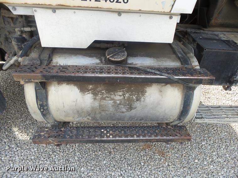 image for item DS9602 1993 Ford L9000 dump truck