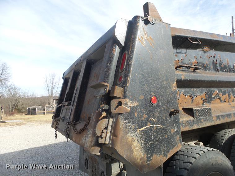 image for item DS9602 1993 Ford L9000 dump truck