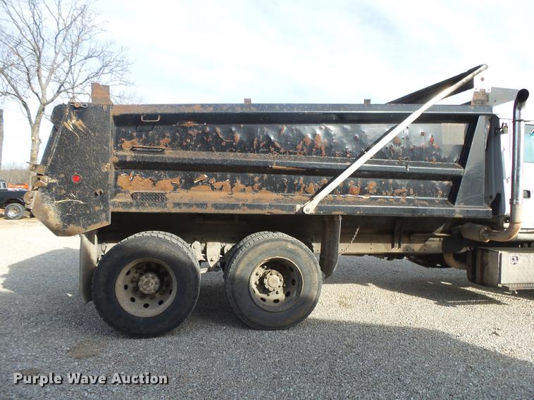 image for item DS9602 1993 Ford L9000 dump truck