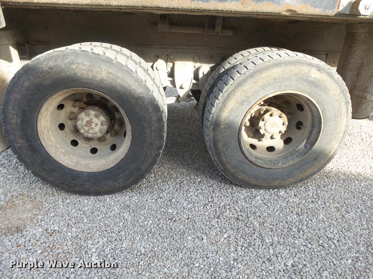 image for item DS9602 1993 Ford L9000 dump truck