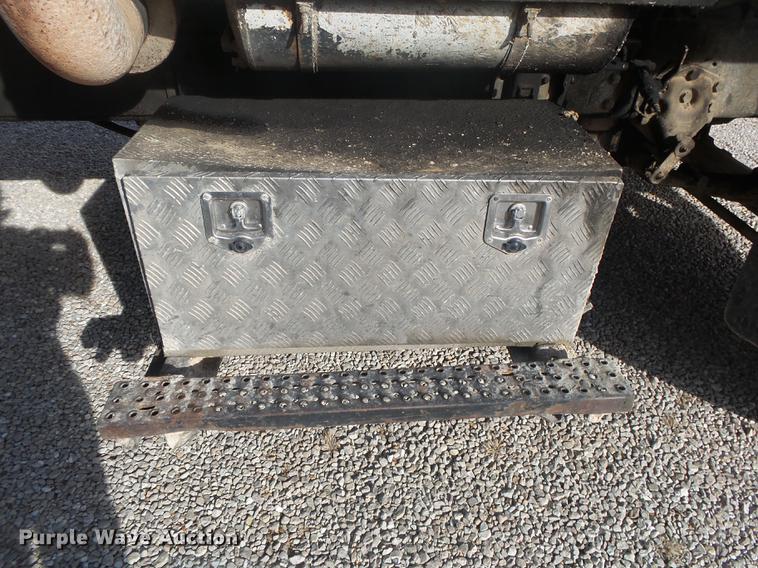 image for item DS9602 1993 Ford L9000 dump truck