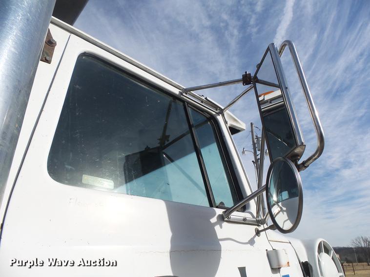 image for item DS9602 1993 Ford L9000 dump truck