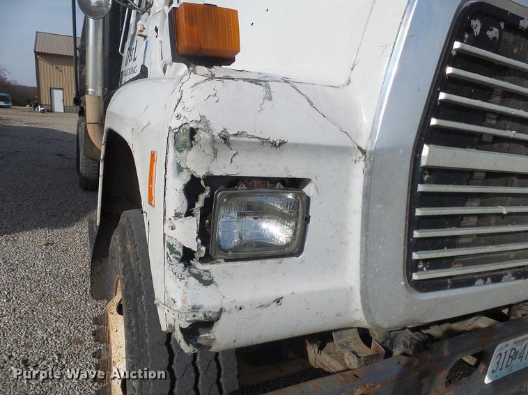 image for item DS9602 1993 Ford L9000 dump truck