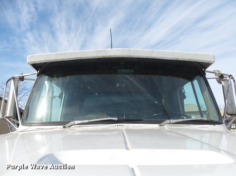 image for item DS9602 1993 Ford L9000 dump truck