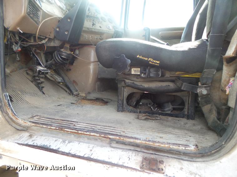 image for item DS9602 1993 Ford L9000 dump truck