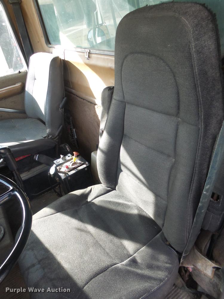 image for item DS9602 1993 Ford L9000 dump truck