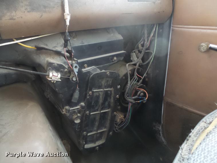 image for item DS9602 1993 Ford L9000 dump truck