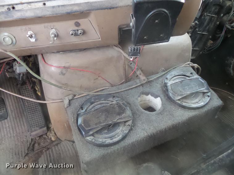 image for item DS9602 1993 Ford L9000 dump truck