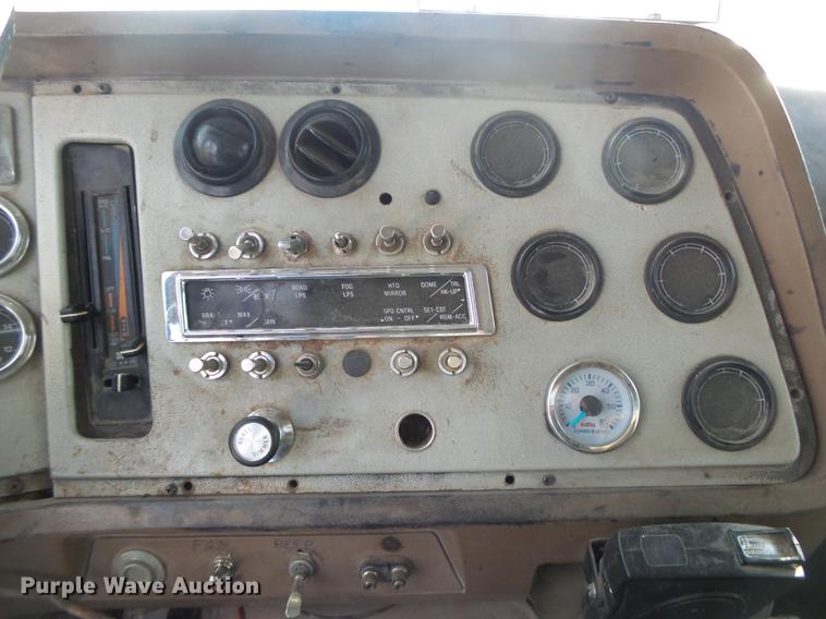 image for item DS9602 1993 Ford L9000 dump truck