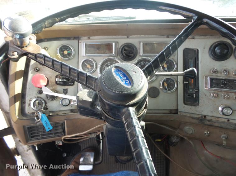 image for item DS9602 1993 Ford L9000 dump truck