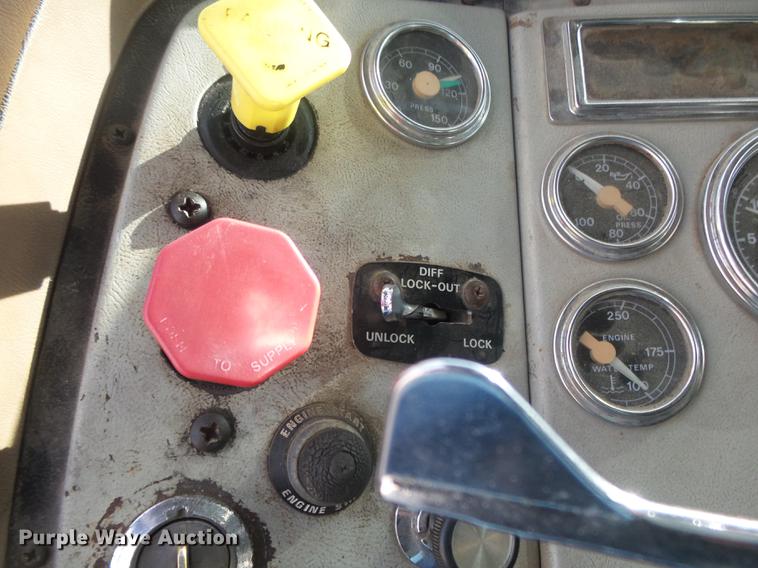 image for item DS9602 1993 Ford L9000 dump truck