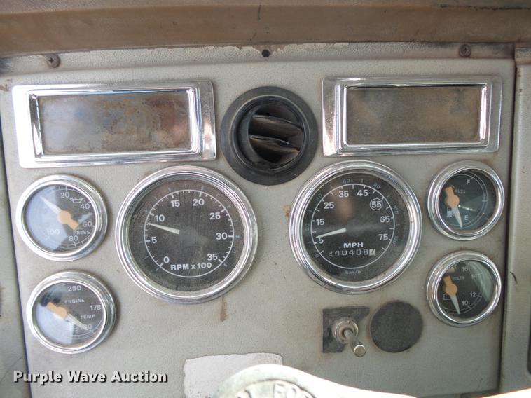 image for item DS9602 1993 Ford L9000 dump truck