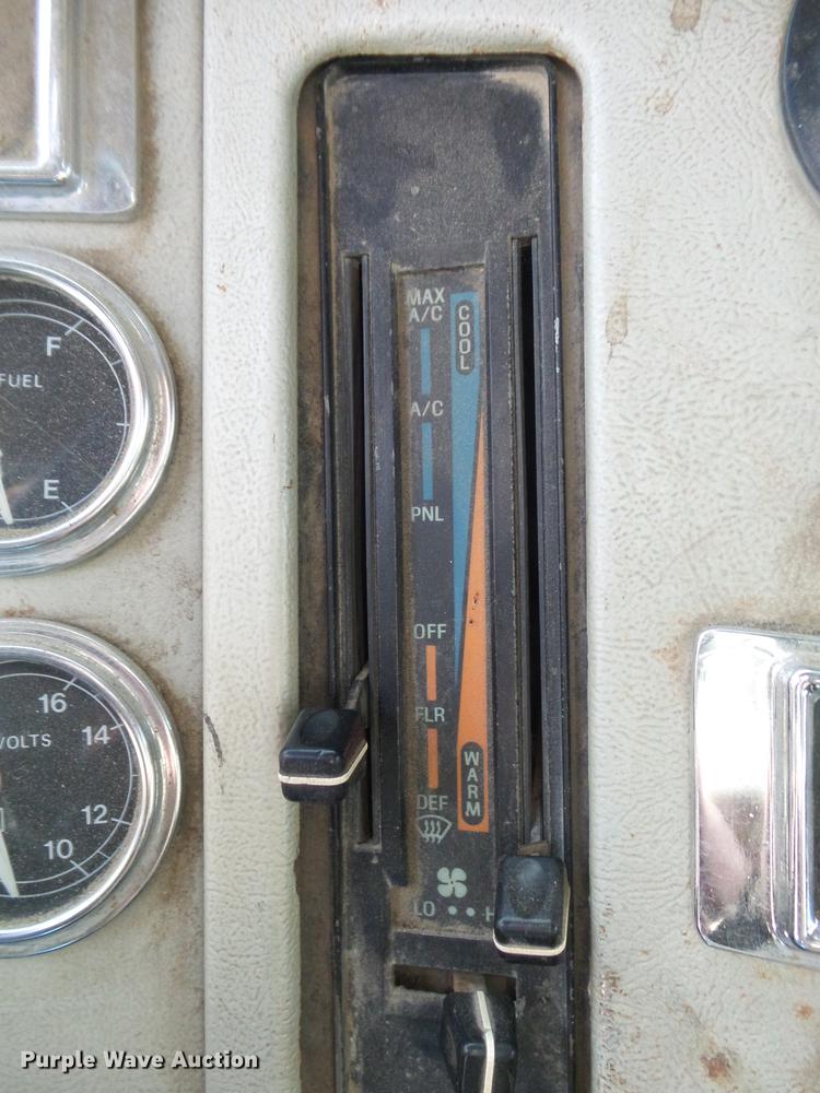 image for item DS9602 1993 Ford L9000 dump truck